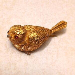 Bird Brooch Perched On You Like A Real Bird Gold Plate Rhinestone Eyes 1970s